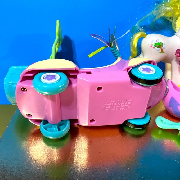 MY LITTLE PONY G3 VTG 2004 BUTTERFLY ISLAND SCOOTIN ALONG WITH BREEZIE - Picture 15 of 16